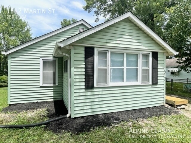 Building Photo - 2 Bedroom Quiet dead end street