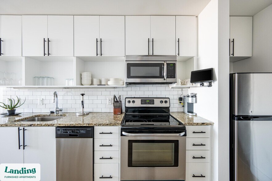 Building Photo - 933 McGee St