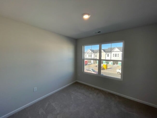 Building Photo - 5010 Tura St