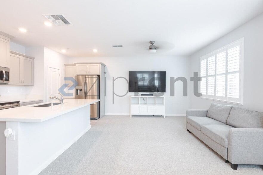 Building Photo - Unit 68101