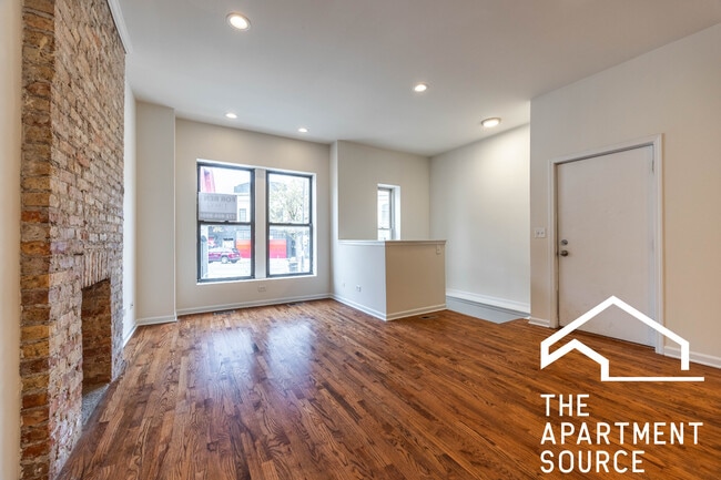 Building Photo - 2835 W Medill Ave