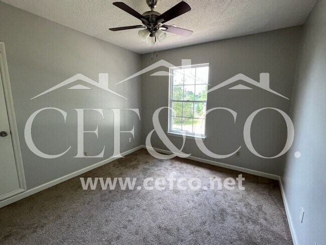 Building Photo - 349 E Myles Ln