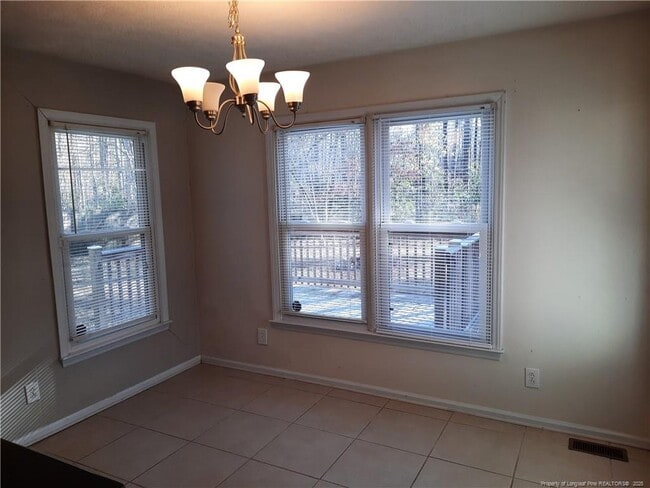 Building Photo - 141 Windsor Ln