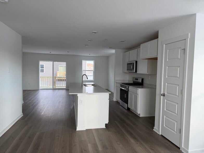 Building Photo - 1413 Oakfield Ln
