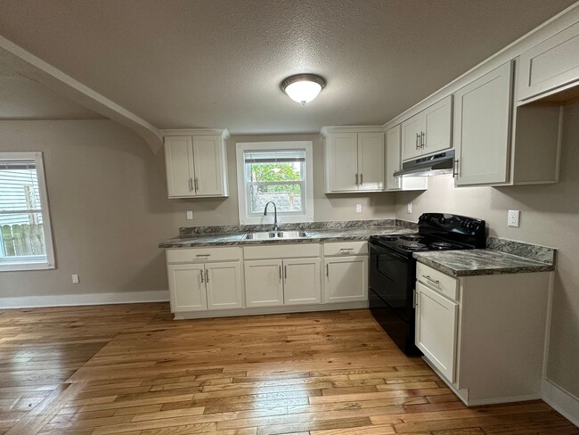 Building Photo - Renovated 2BR/1BA Rent to Own Home with Dr...
