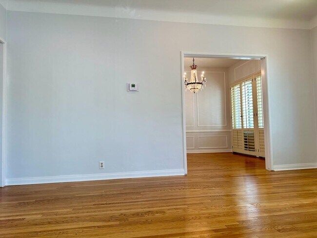 Building Photo - TRIPLEX