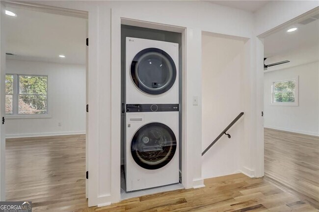 Building Photo - 3202 Kingsdale Dr SW