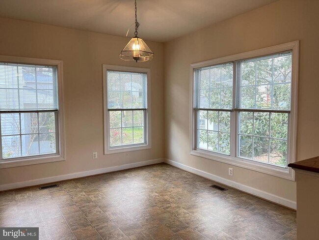 Building Photo - 6930 Westlawn Dr