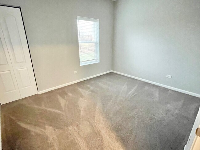 Building Photo - 809 E Main St