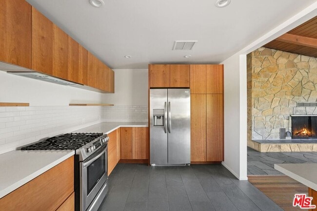 Building Photo - 21277 Entrada Rd