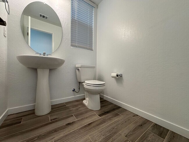 Building Photo - Spacious 3-Bedroom Home with Solar, Modern...