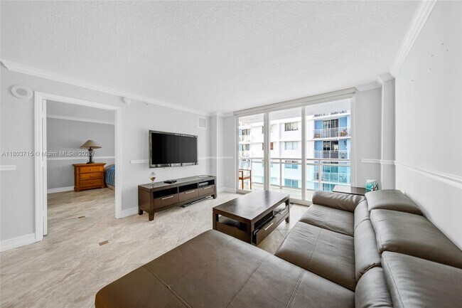 Building Photo - 6917 Collins Ave