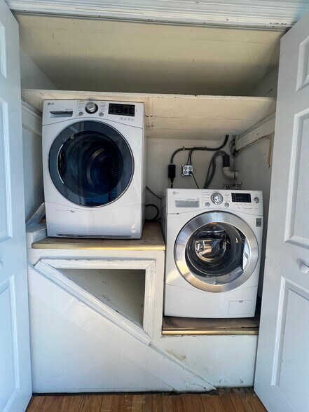 washer and dryer - 419 A St NE