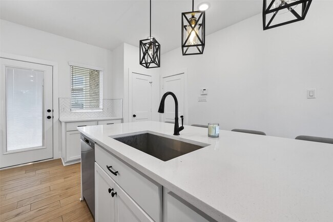 Building Photo - 15162 Post Oak Fls Dr