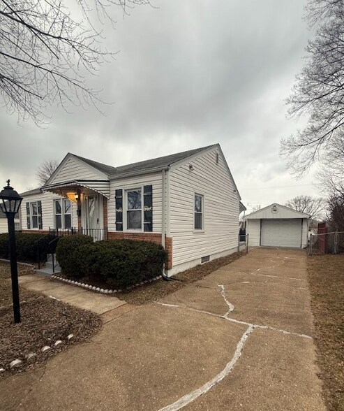 Building Photo - 215 Derhake Rd