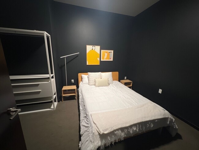 Building Photo - 801 E Mifflin St