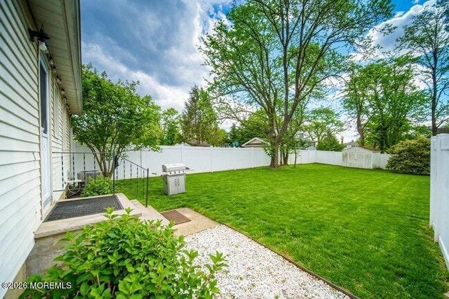 Building Photo - 32 Lake Ave