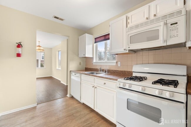 Building Photo - 1606 Madaline Dr