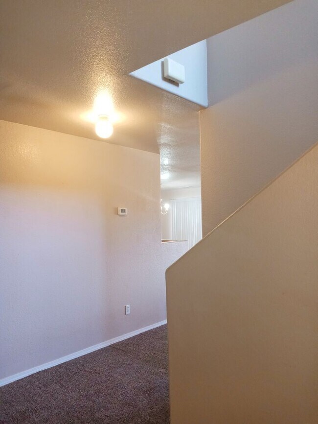 Building Photo - 9900 Sunshine Mesa Dr NW