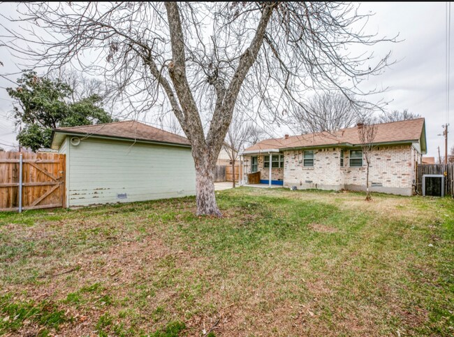 Building Photo - 4401 Astor Rd