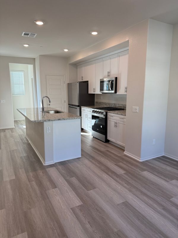 Building Photo - 40451 Melrose Dr