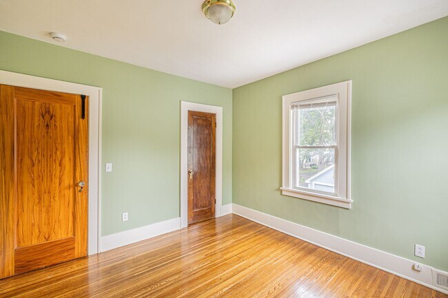 Building Photo - 54 Seminole Way