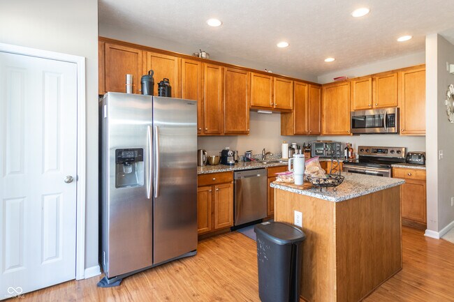 Building Photo - 420 Beverly Ct