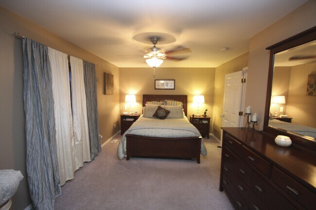 Building Photo - Beautiful 3 Bedroom South Anchorage Condo!