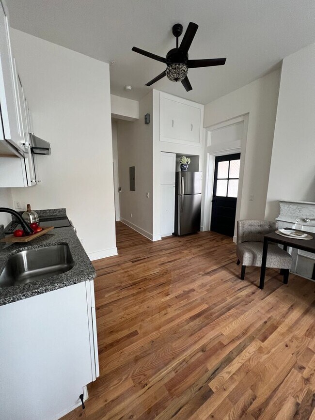 Building Photo - 106 E Broad St