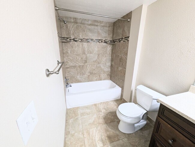 Building Photo - 2 Bed 1 Bath Condo Near Cherry Creek