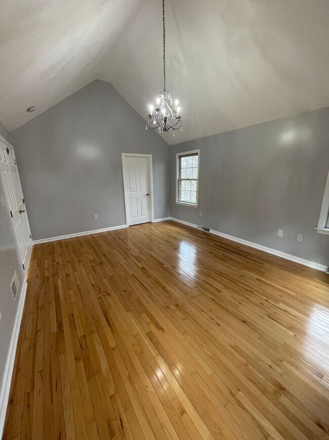 Building Photo - 1513 King Henry Dr