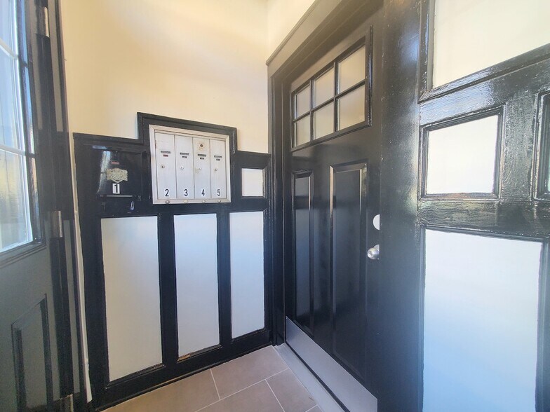 Building Photo - 160-164 Stuyvesant Ave