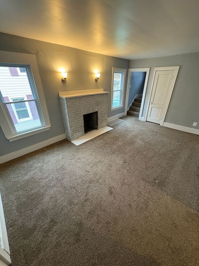 Building Photo - Spacious 4-Bedroom Akron Home with Garage | Open House Feb 5