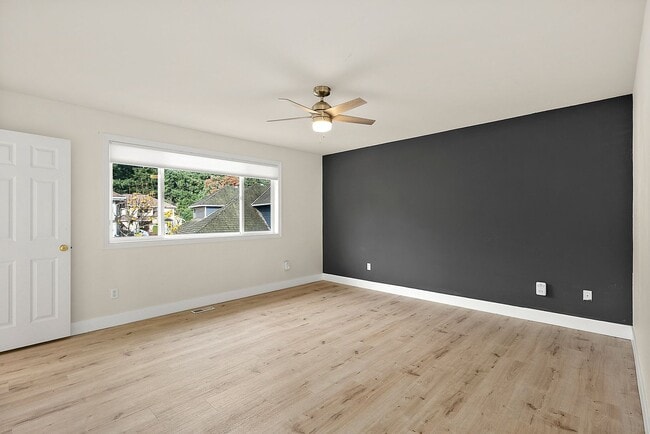 Building Photo - Immaculate 4-Bed Federal Way Home | Smart Tech, Tesla Charger, & Near JBLM!