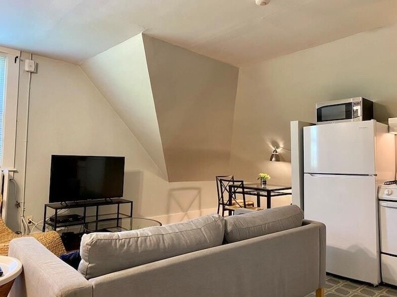 Building Photo - 96 Rhode Island Ave