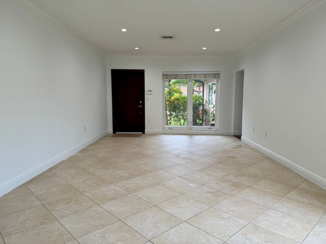Building Photo - 814 Capri St