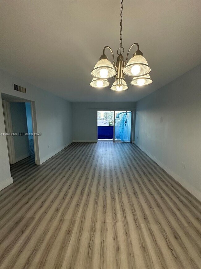 Building Photo - 400 Kings Point Dr