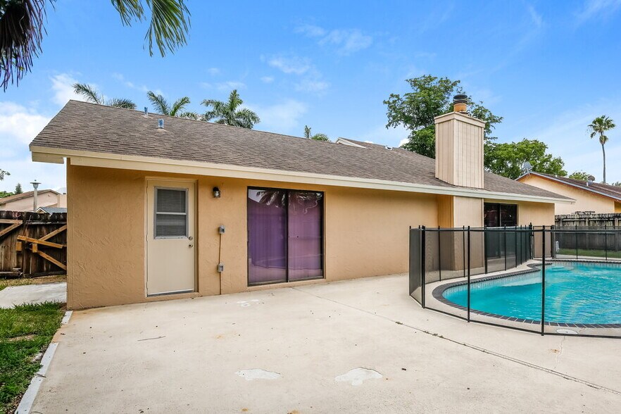 Building Photo - 640 SW 95 Terrace