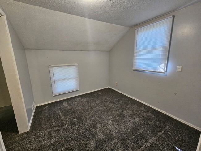 Building Photo - 3 Bed, 2 Bath, Elkhart