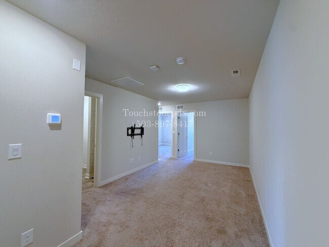 Building Photo - RECEIVE $500 OFF! READY NOW! CALL TODAY! Modern Hillsboro Townhome with AC, Electric Fireplace, a...