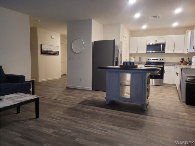 Building Photo - 2198 E Arapaho Rd