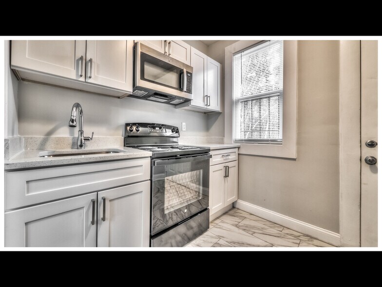 Building Photo - 524 E 30th St