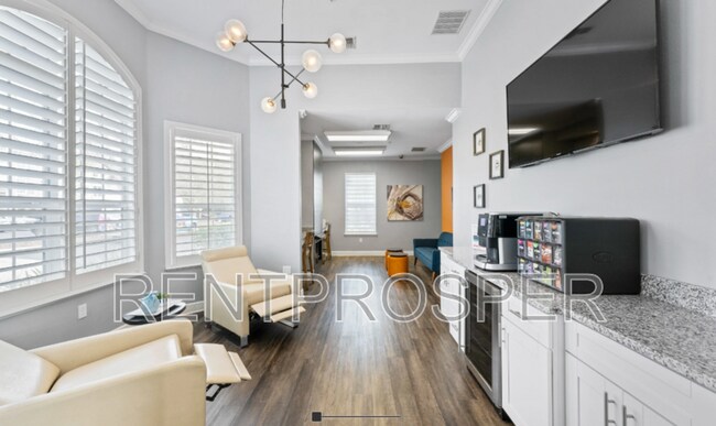 Building Photo - 3379 S Kirkman Rd