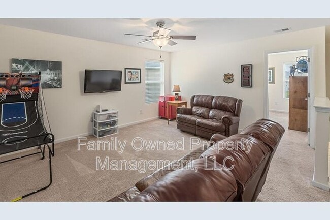 Building Photo - 159 Meadow Wood Rd