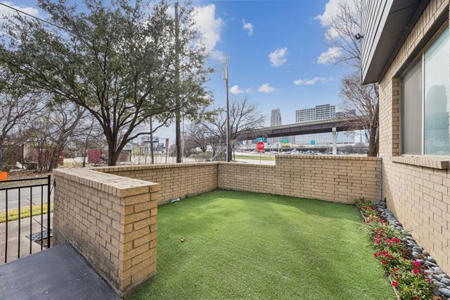 Building Photo - 3002 Zenia Dr