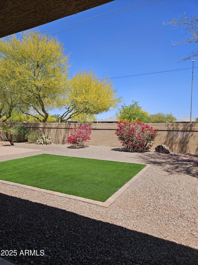 Building Photo - 14574 W Shaw Butte Dr