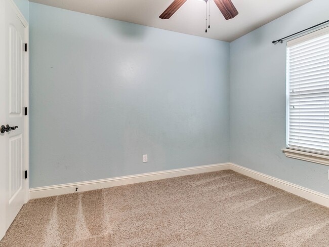 Building Photo - 4909 Kelly Lakes Dr