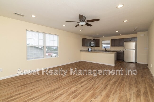 Building Photo - 923 Warrior Hill Dr