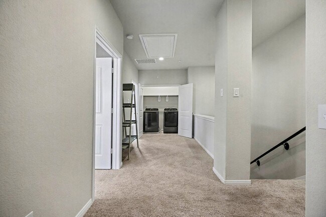 Building Photo - 1412 Veranda Mist