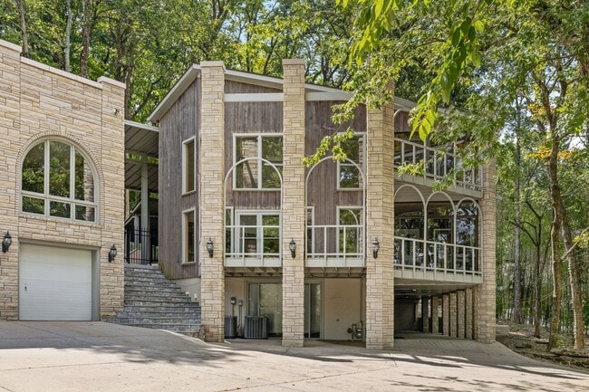 Building Photo - 5729 Stoneway Trail